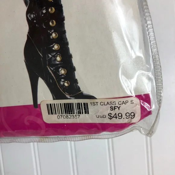 First Class Captain Costume from Spirit - Picture 12 of 16